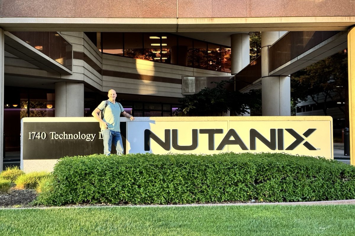 Jeroen next to the Nutanix sign at the headquarters in San Jose